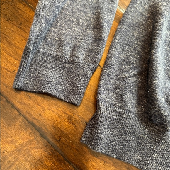 Men's Express Heathered Blue V-Neck Sweater- Size L - Picture 8 of 10